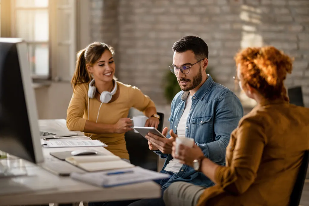 5 Itens Essenciais em Uma Sala de Reunião para Reuniões Inspiradoras e Produtivas